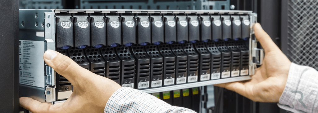 خدمات اتاق سرور و رک؛ مهمترین زیرساخت مراکز داده و سازمانها 1 منظور از خدمات اتاق سرور چیست؟