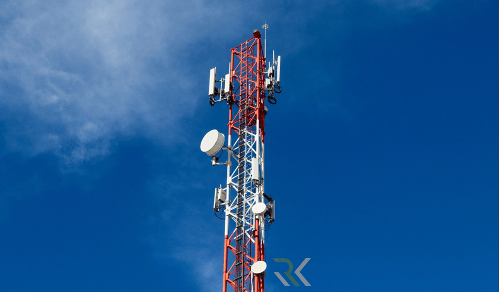 نصب و راهاندازی دکل مخابراتی چگونه انجام میشود؟ راهنمای جامع و کاربردی 1 دکل خودایستا (Self-Supporting Tower)